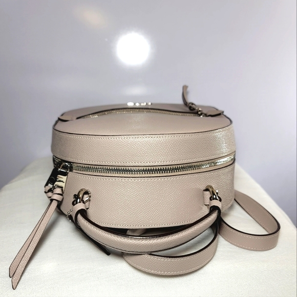 Coach Jordyn Cross grain Leather Beige Backpack. - Picture 7 of 14